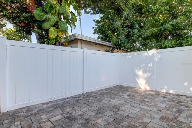 Building Photo - 407 15th Ave