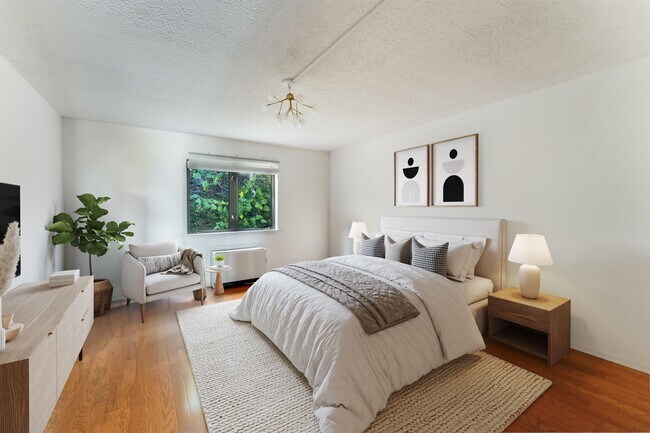 Building Photo - 1150 River Rd