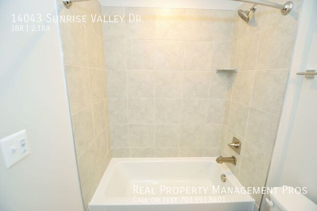 Building Photo - 14043 Sunrise Valley Dr