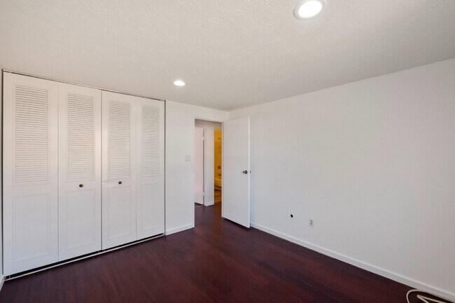 Building Photo - This beautiful well kept single-family hom...