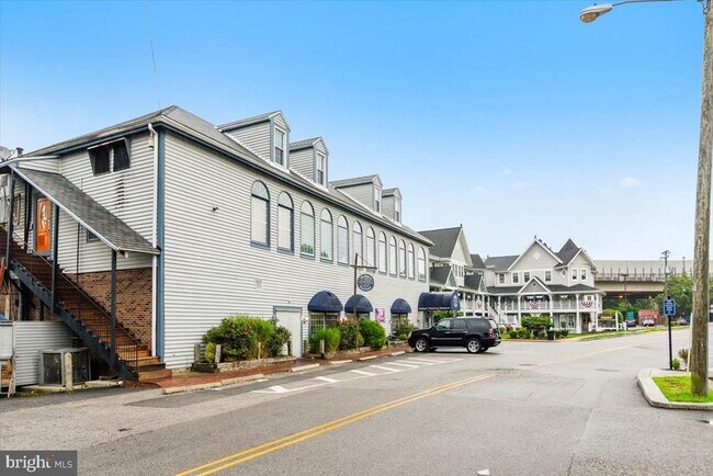 Building Photo - 3802 Koval Ln