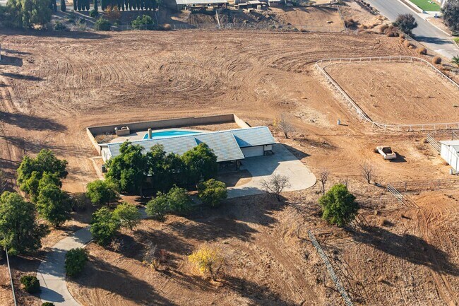 Building Photo - 15293 Golden Star Ave