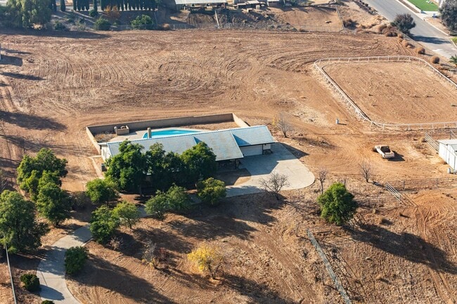 Building Photo - HORSE TRAINERS! MUST SEE HORSE PROPERTY AWESOME ACRAGE 5 ACRES Beautiful Custom 1 story home in W...