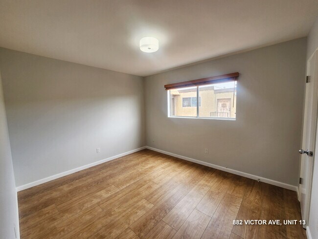 Building Photo - 882 Victor Ave