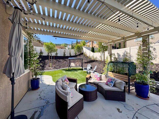 Building Photo - Stunning 5 Bedroom + Office Home with Priv...