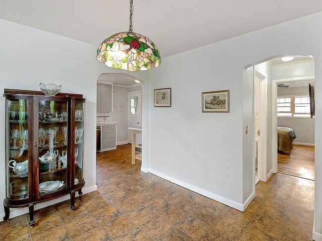 Building Photo - Amazing vintage 2-bdrm/2-bath Cully home—G...