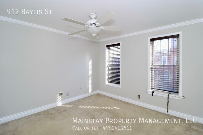 Building Photo - 2 Bedroom Rowhome w/ Rooftop Deck!