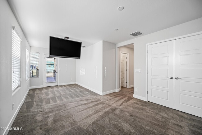 Building Photo - 1250 Abbey Ln