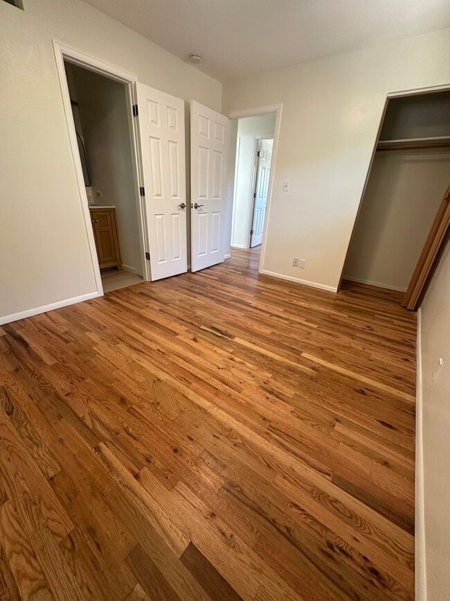 Building Photo - Spacious 3 Bedroom House with Attached Garage and Large Yard!