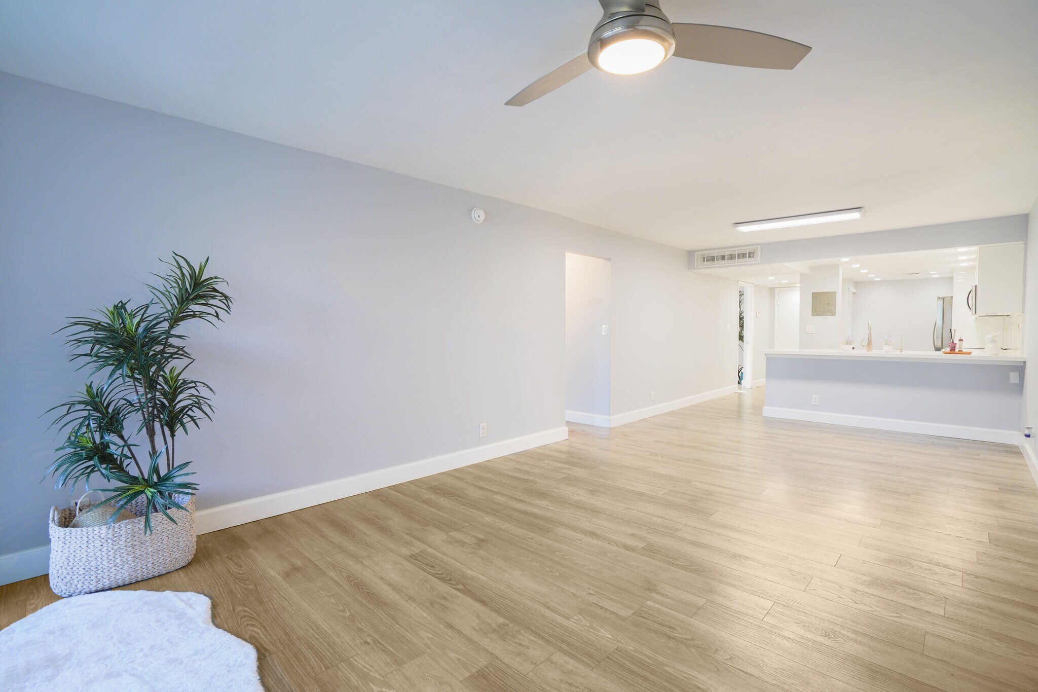 Building Photo - 7 Royal Palm Way