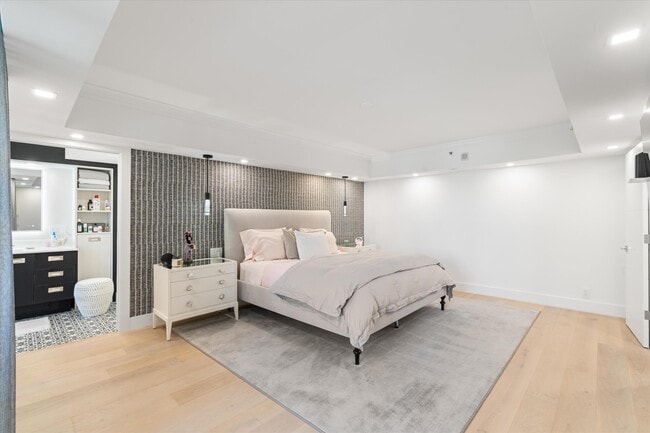 Building Photo - 120 SE 5th Ave