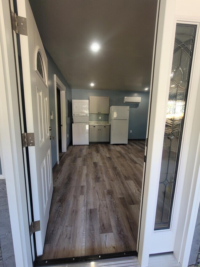 Building Photo - 168 E 70 S