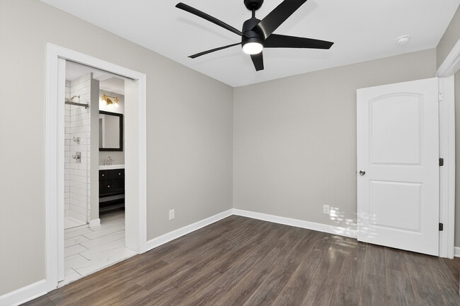 Building Photo - 4044 Dinglewood Ave