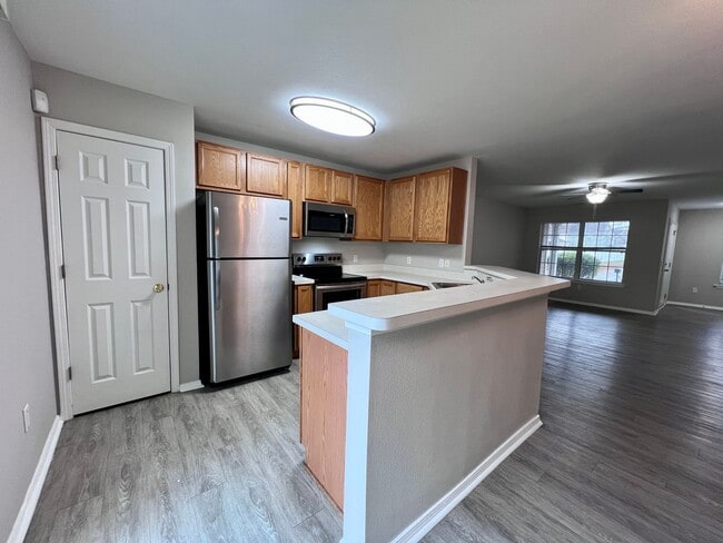 Building Photo - 2 bedroom 2.5 bath Townhome in Godley Park