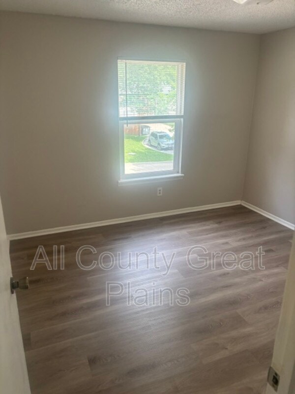 Building Photo - 609 S Lakehurst Dr