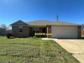 Building Photo - 3 BD, 2 BA, Home in Cabot