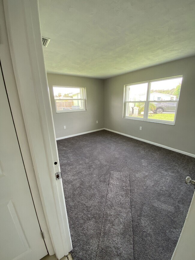 Building Photo - 2170 Emerald Ct