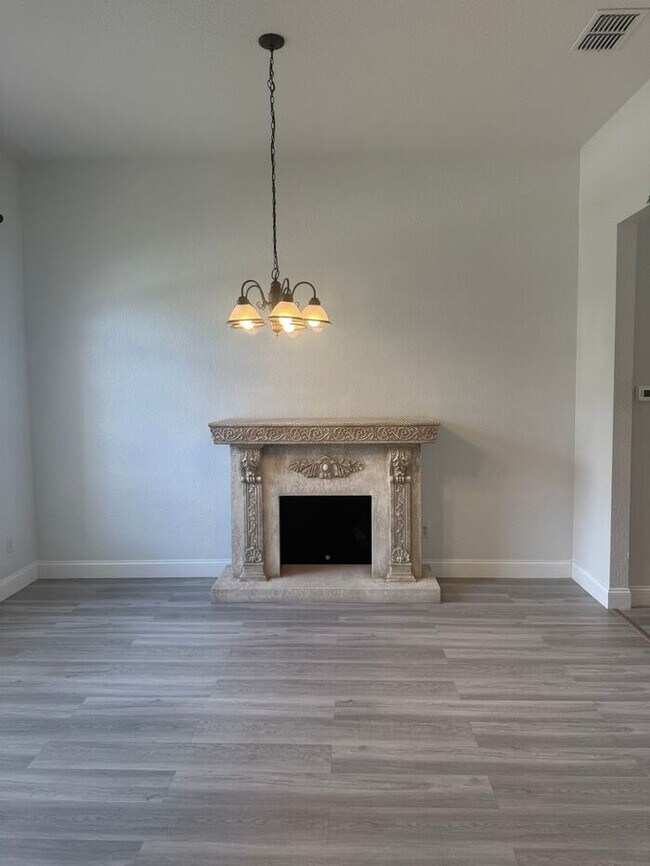Building Photo - Beautiful Pool Home in Highlands Reserve golf community