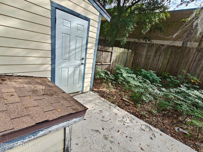 Building Photo - 6028 Duclay Rd