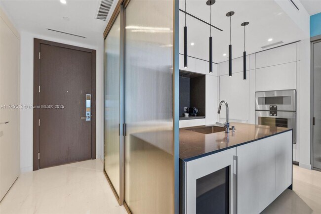 Building Photo - 300 Biscayne Blvd Way