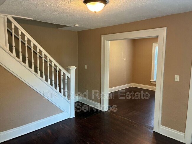 Building Photo - 2240 Lakeview Ave