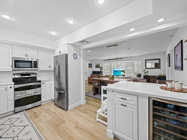 Building Photo - Coastal Elegance Awaits! Stunning 5-Bedroom Home in Prime Fort Lauderdale Location