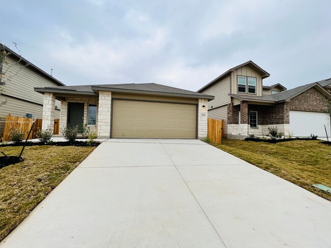 Building Photo - Modern 1-Story Home with Open Floor Plan & Spacious Backyard