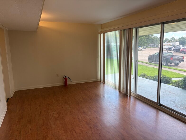 Building Photo - 247 Opal St