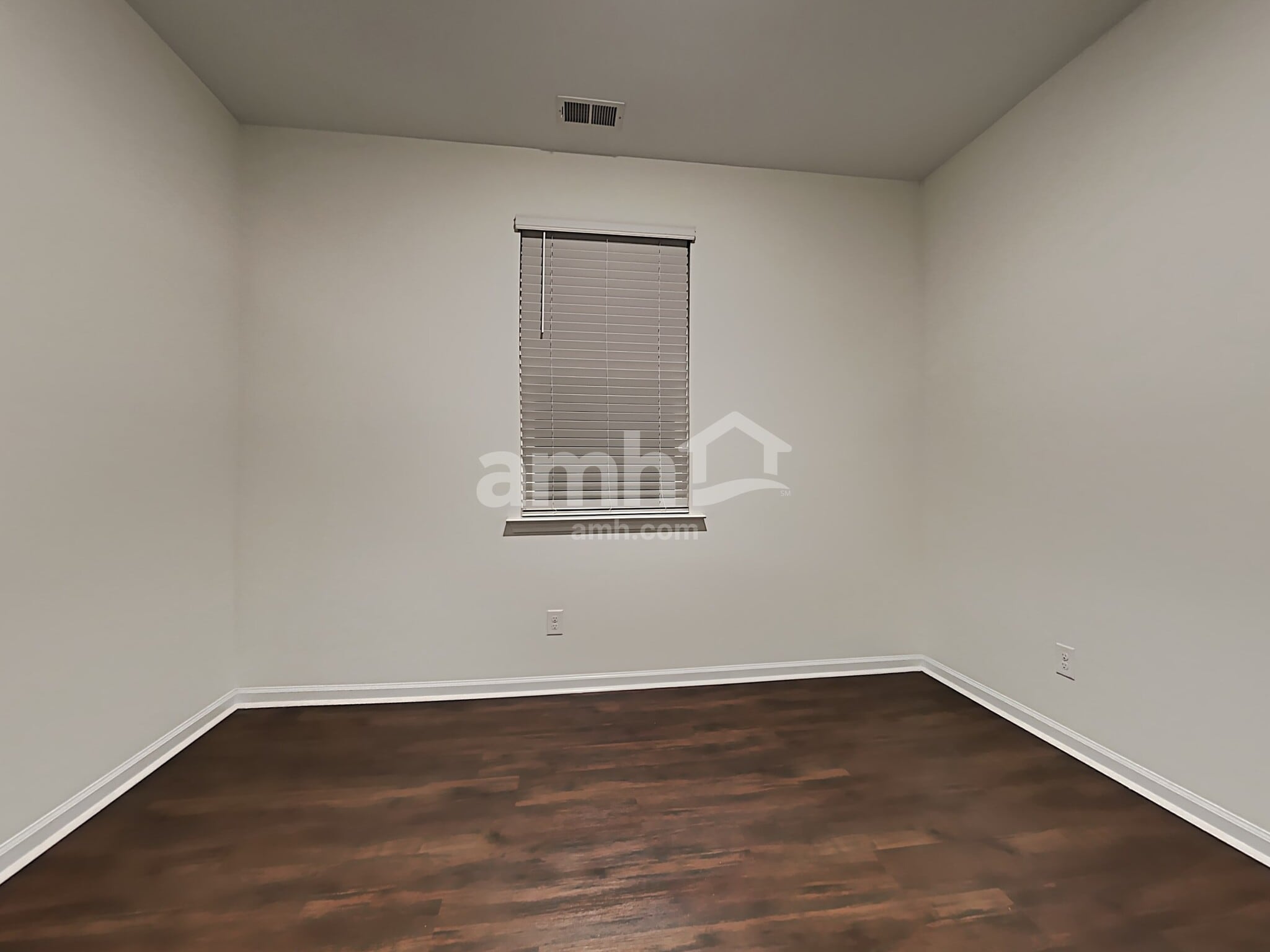 Building Photo - 275 Hogan Dr