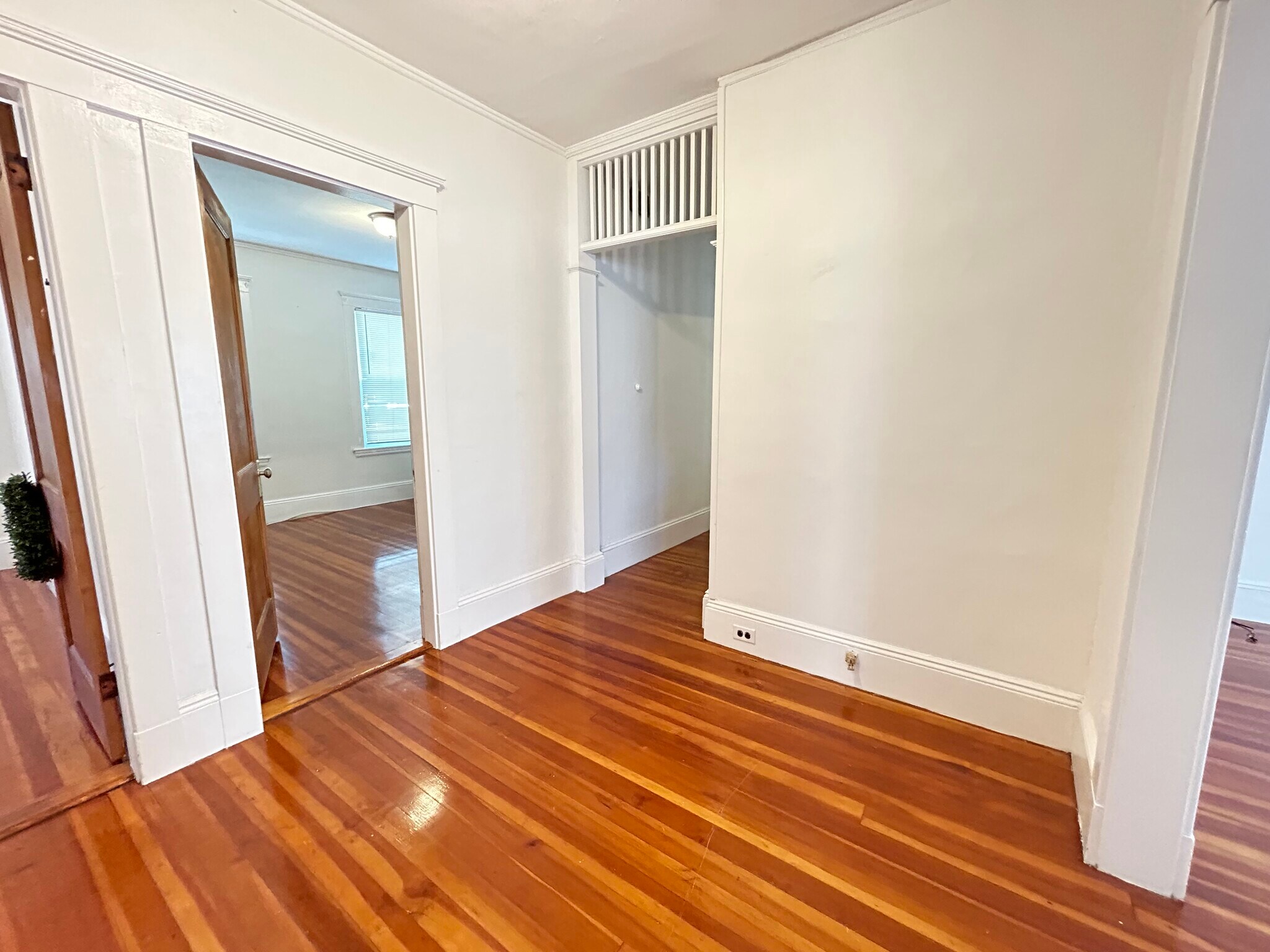 Building Photo - 39 Turner St