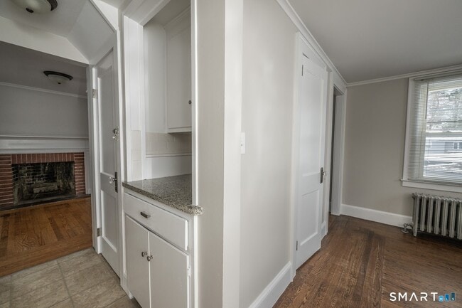 Building Photo - 426 Main St