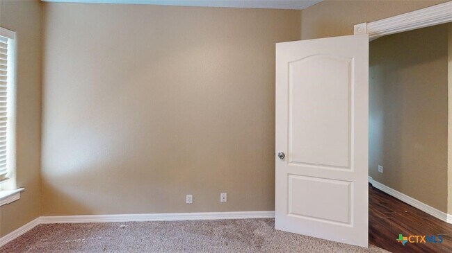 Building Photo - 142 Jesse James Dr