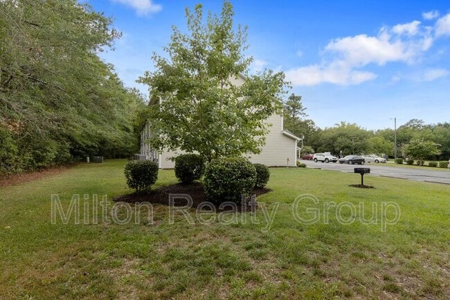 Building Photo - 100 Brickyard Ln