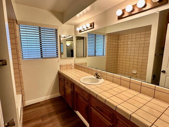 Building Photo - 9913 Spring Oak Dr
