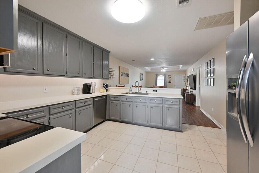 Building Photo - 2015 Colgate Dr