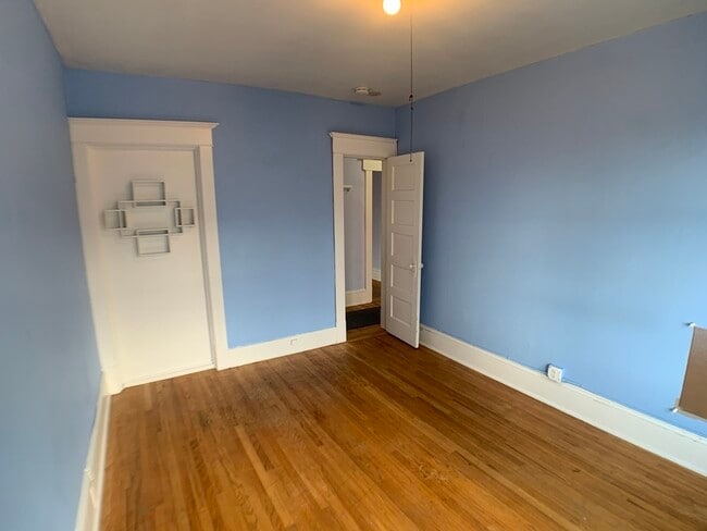 Building Photo - 621 23rd Ave E