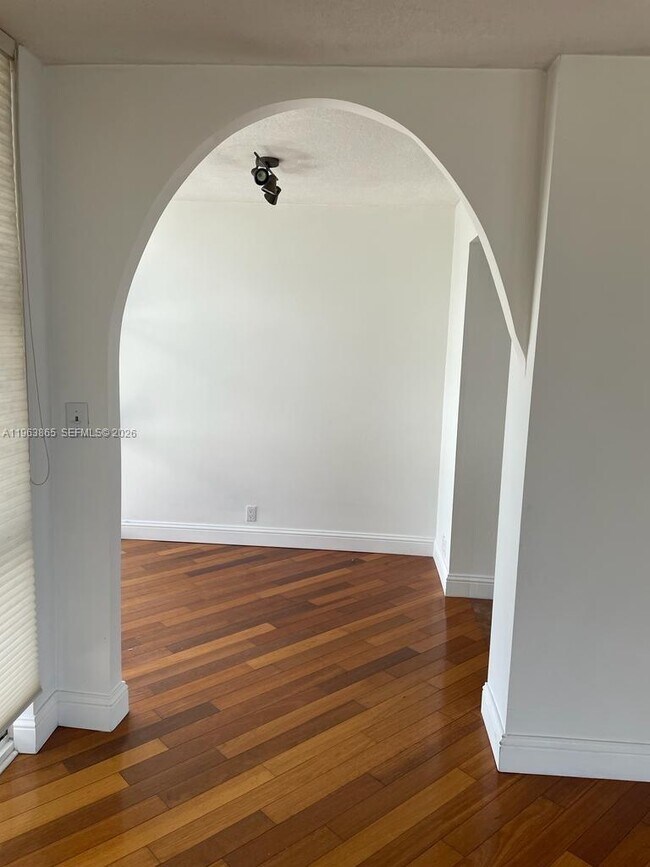 Building Photo - 1865 Brickell Ave