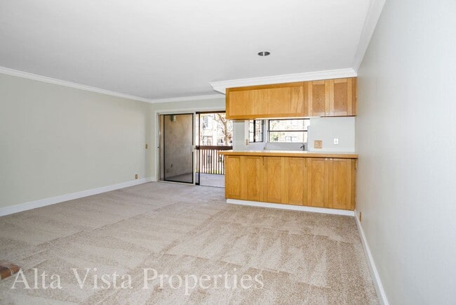 Building Photo - Villa La Jolla Dr 8840-204