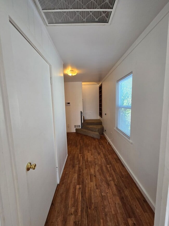 Building Photo - 607 Avenue G