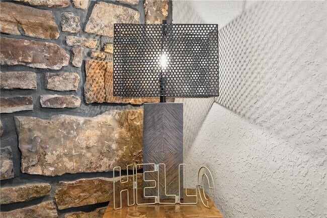 Building Photo - 6 Connie Ln