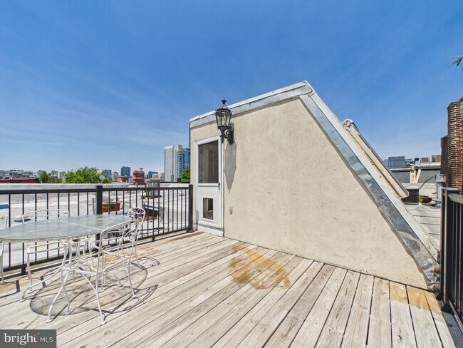Building Photo - 2220 Delancey St