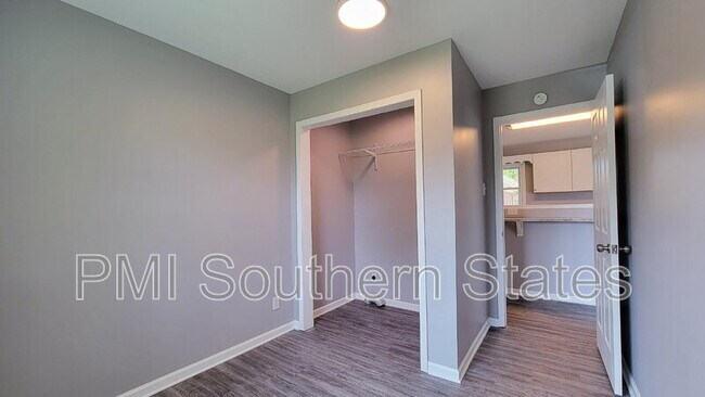 Building Photo - 104 Madison Cir