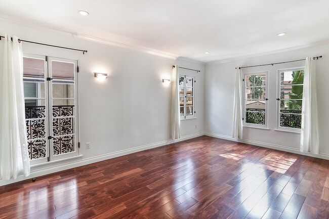 Primary bedroom - 8459 W 4th St