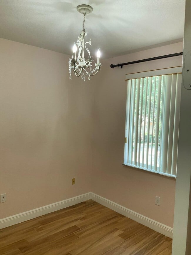 Building Photo - 6639 Hidden Cove Dr