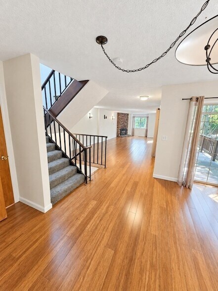Building Photo - 54 Voyagers Ln