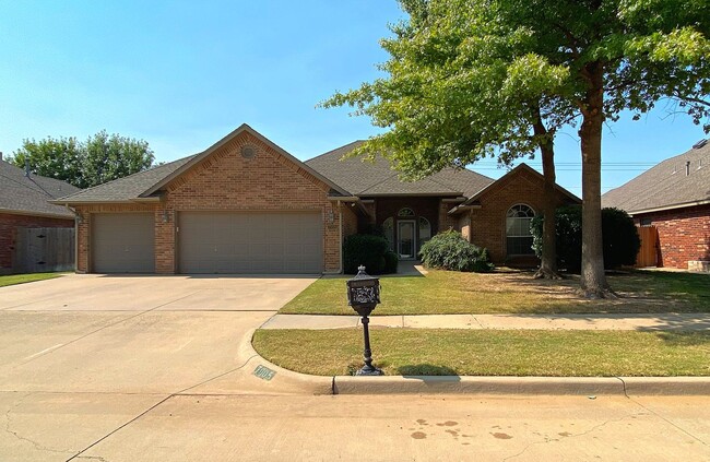 Building Photo - Absolute Dream in NW OKC!!
