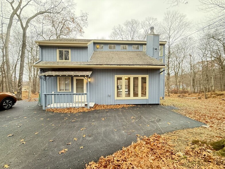 Primary Photo - 1049 Alpine Dr