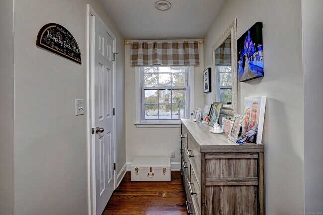 Building Photo - 40 Hazelwood Ave