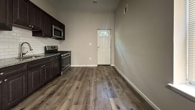 Building Photo - Charming 3BR/1.5BA Updated Home in Philadelphia
