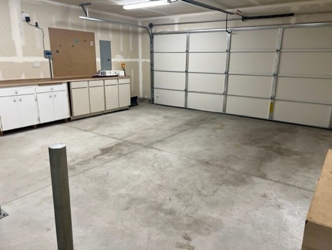 Building Photo - Newer home in NW Redmond